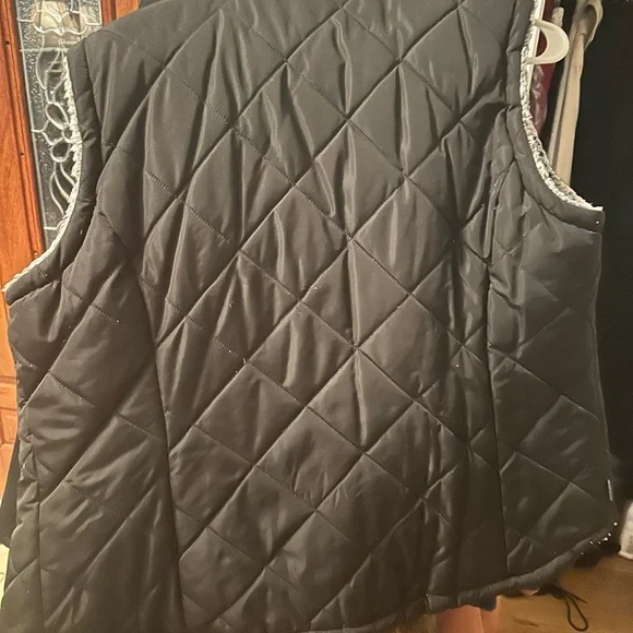 Beautiful free county vest, black with Sherpa XL Warm and classy! - Picture 3 of 4